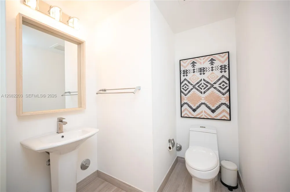 1300 Brickell Bay Dr #1601 Miami, FL 33131