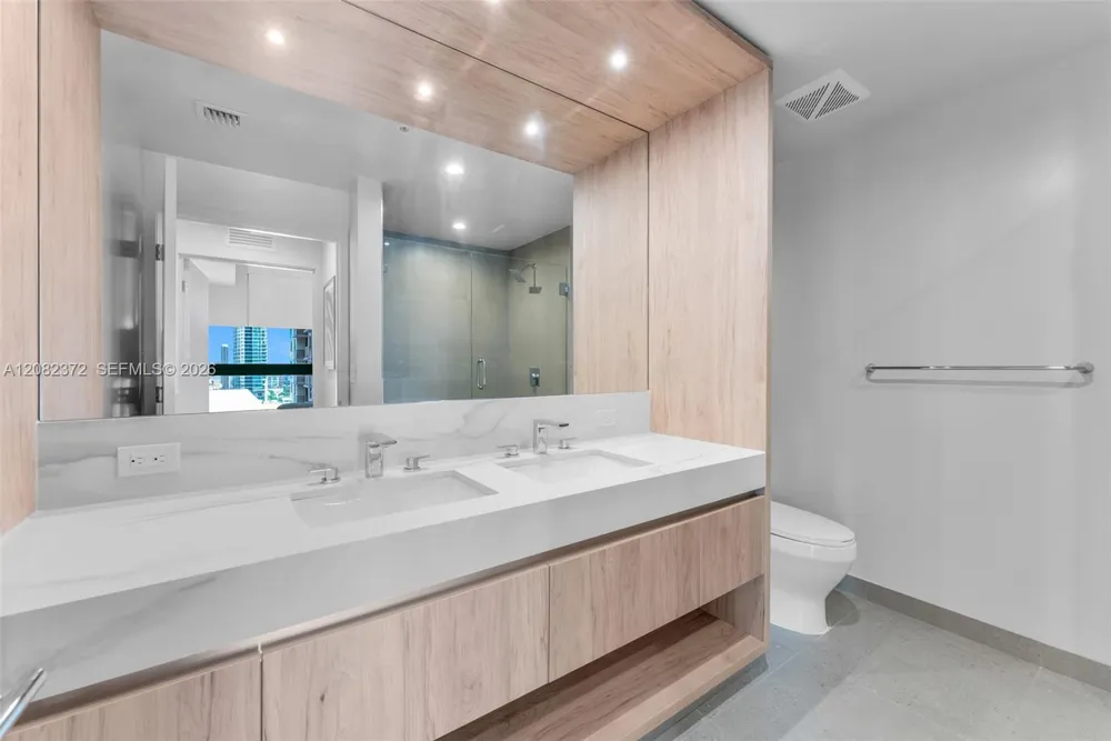 11 NE 6th St #2209 Miami, FL 33132