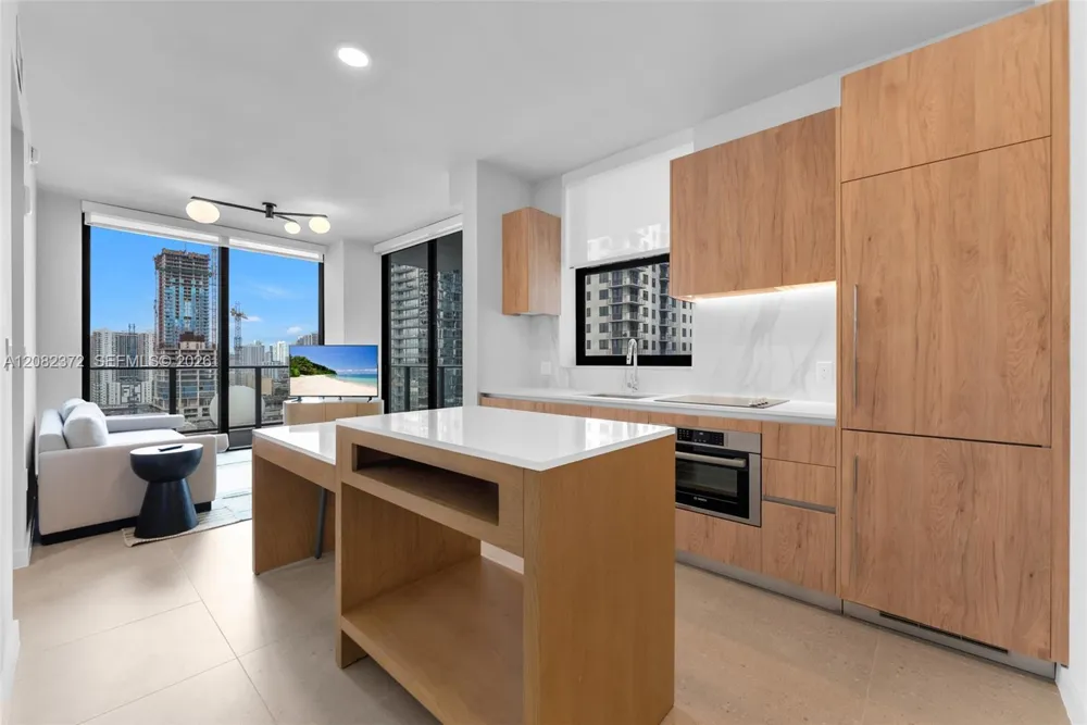 11 NE 6th St #2209 Miami, FL 33132