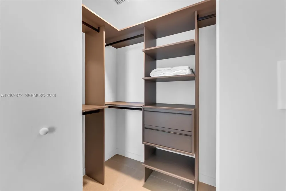 11 NE 6th St #2209 Miami, FL 33132
