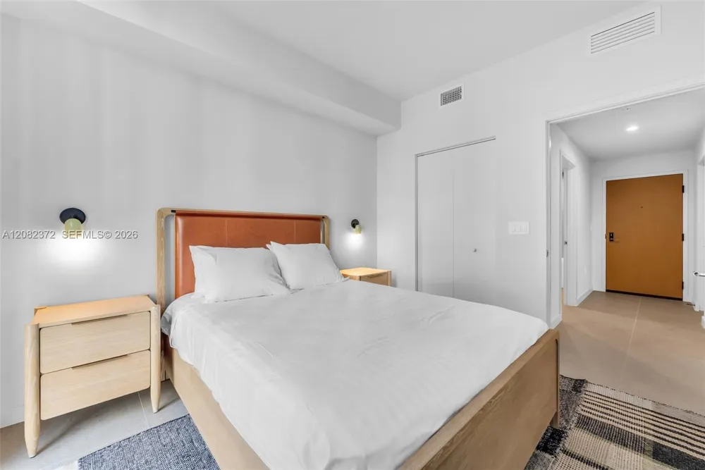 11 NE 6th St #2209 Miami, FL 33132
