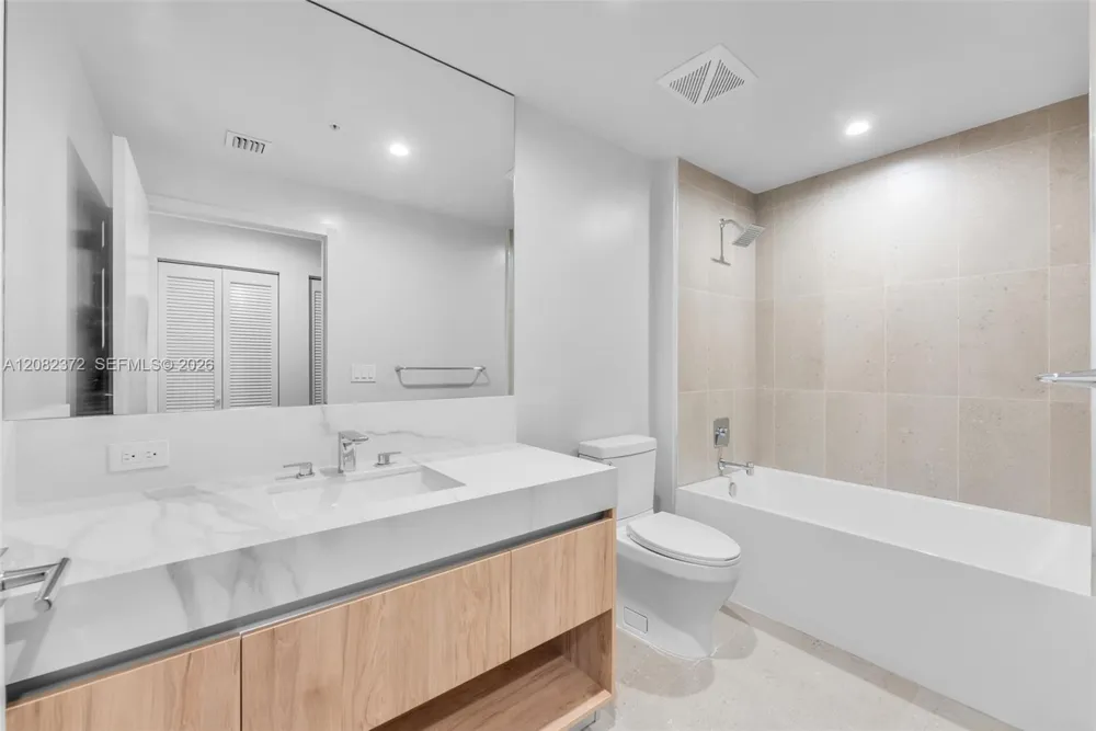 11 NE 6th St #2209 Miami, FL 33132