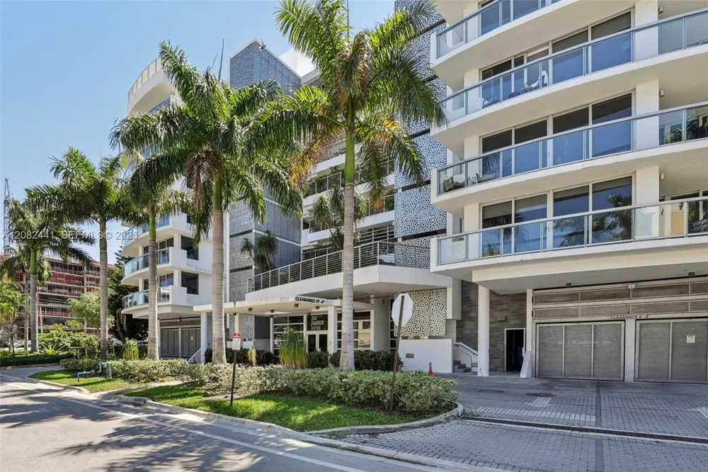 1100 100th St #703 Bay Harbor Islands, FL 33154