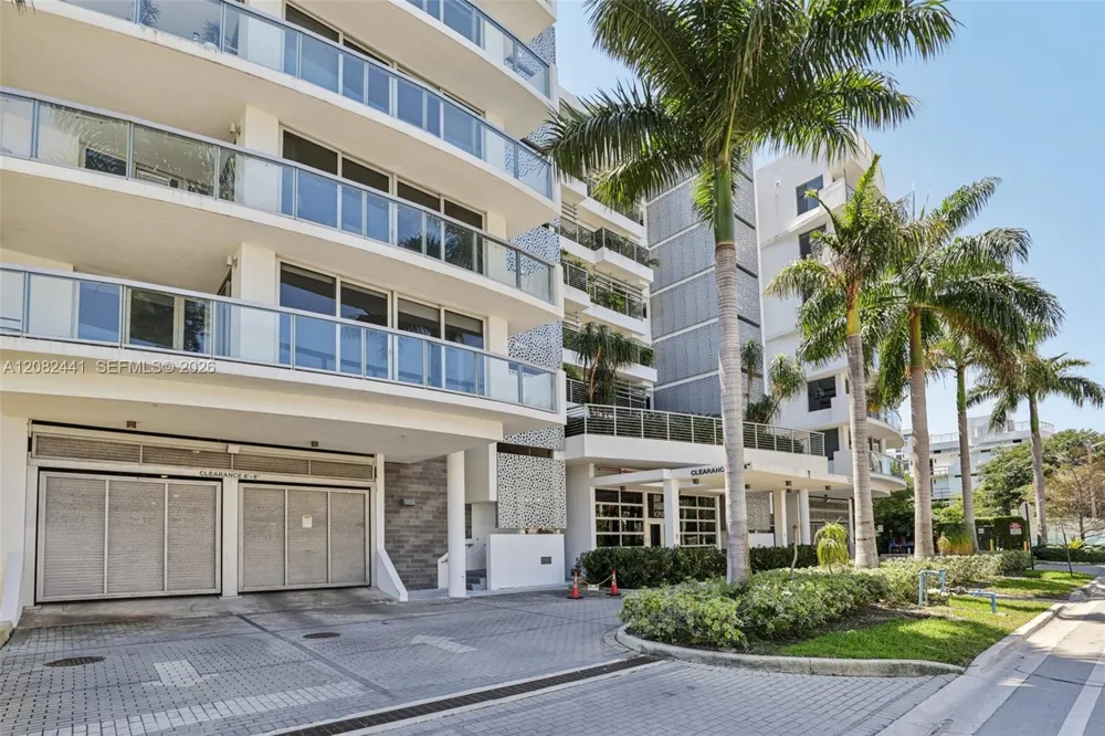 1100 100th St #703 Bay Harbor Islands, FL 33154
