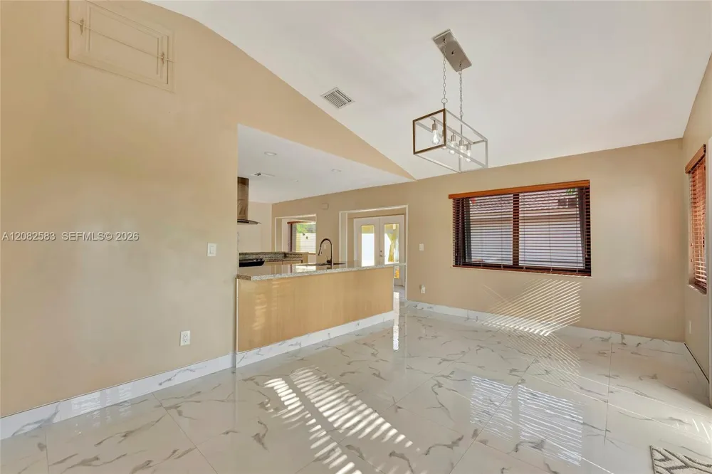 6320 Plymouth Ln Davie, FL 33331