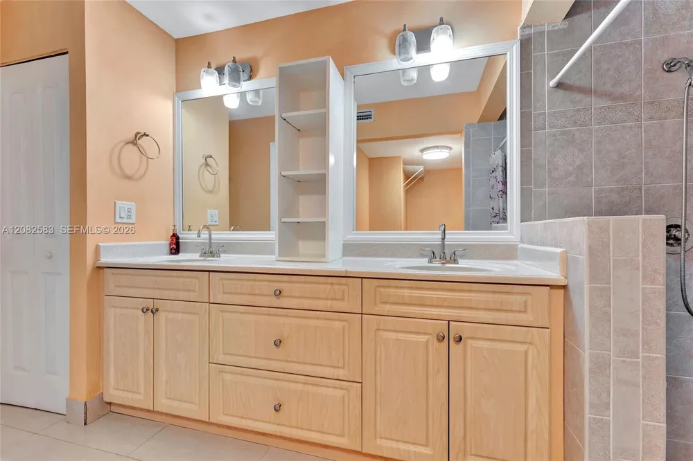 6320 Plymouth Ln Davie, FL 33331