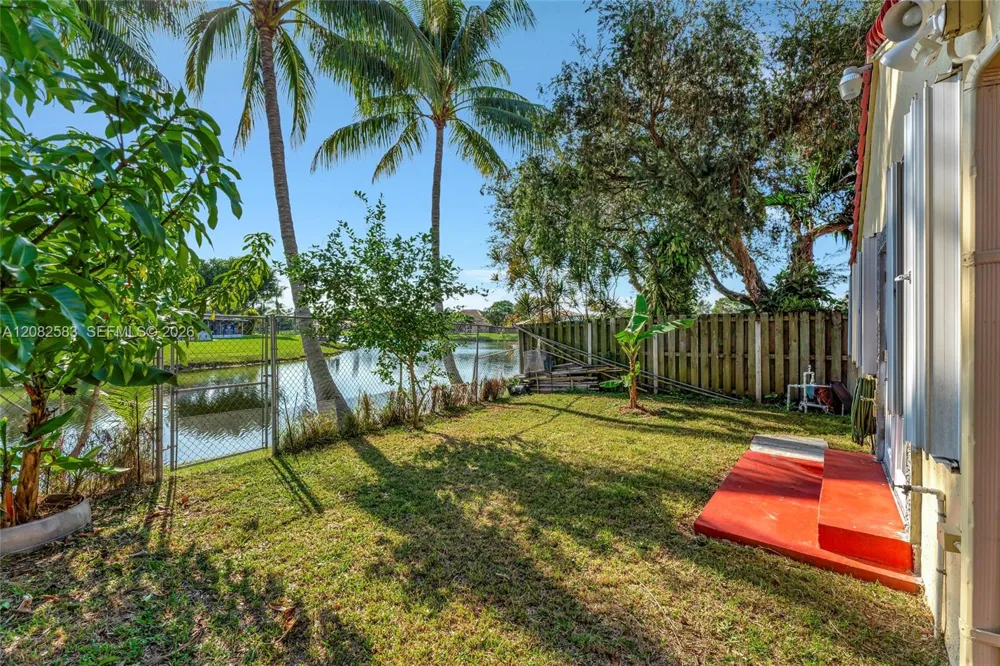 6320 Plymouth Ln Davie, FL 33331