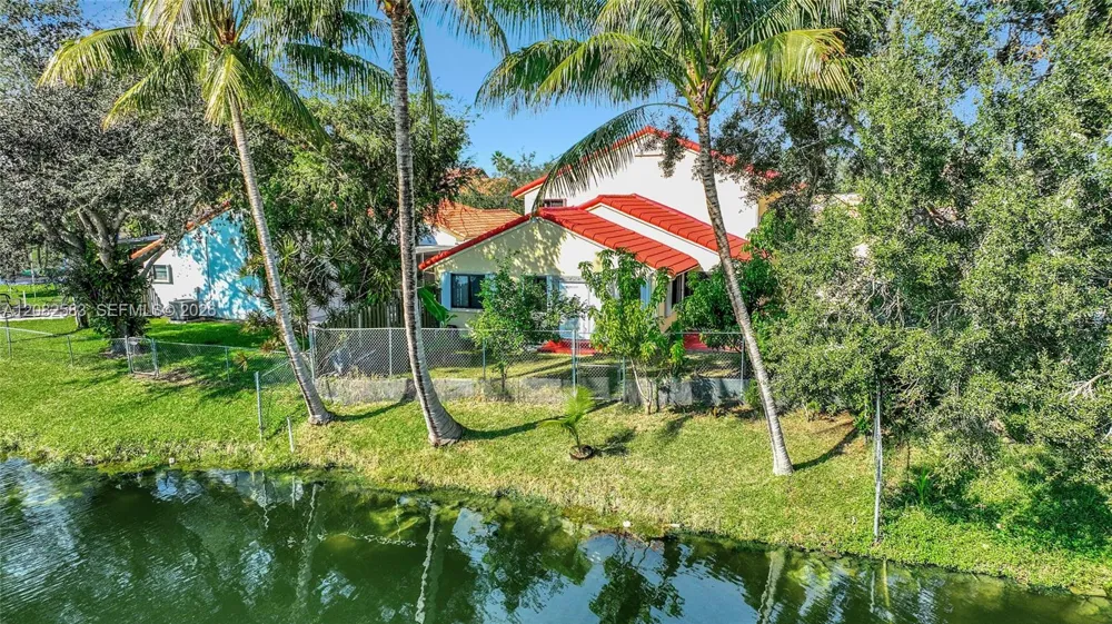 6320 Plymouth Ln Davie, FL 33331