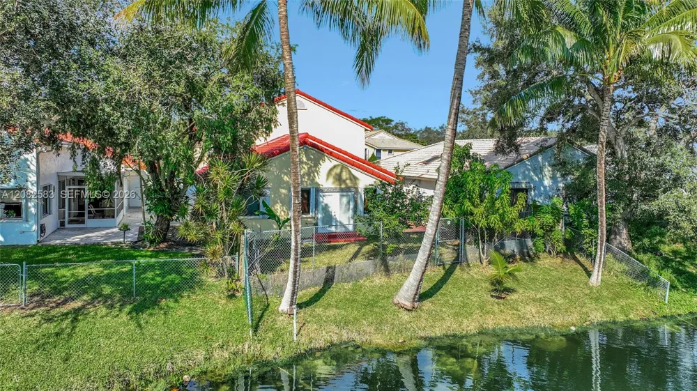 6320 Plymouth Ln Davie, FL 33331