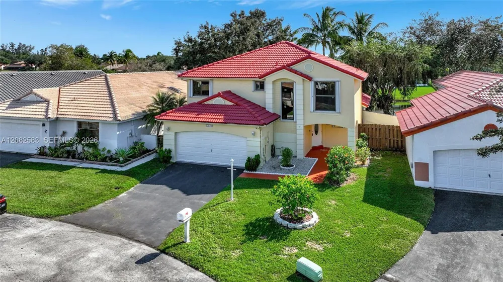6320 Plymouth Ln Davie, FL 33331
