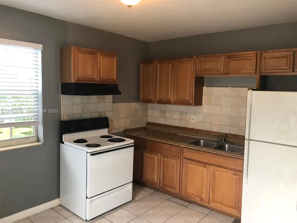 725 SW 8th Ave #A Hallandale Beach, FL 33009