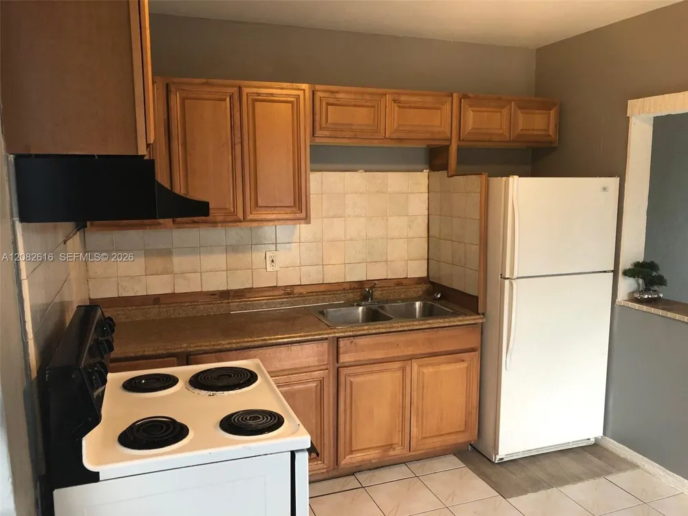 725 SW 8th Ave #A Hallandale Beach, FL 33009