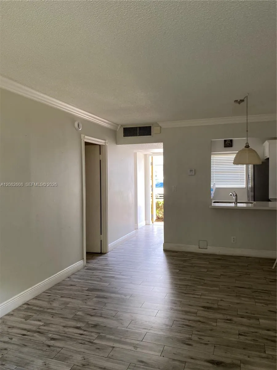 5181 W Oakland Park Blvd #112 Lauderdale Lakes, FL 33313