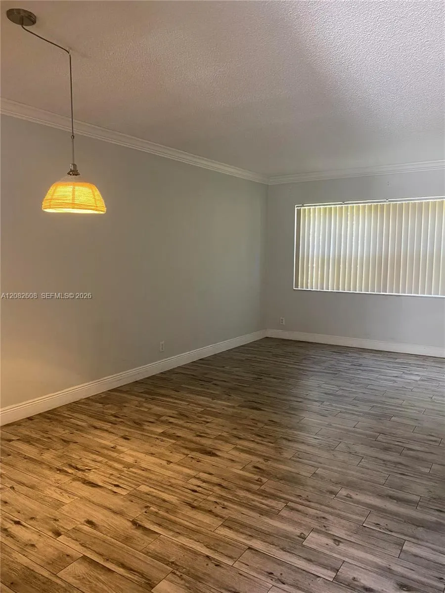 5181 W Oakland Park Blvd #112 Lauderdale Lakes, FL 33313
