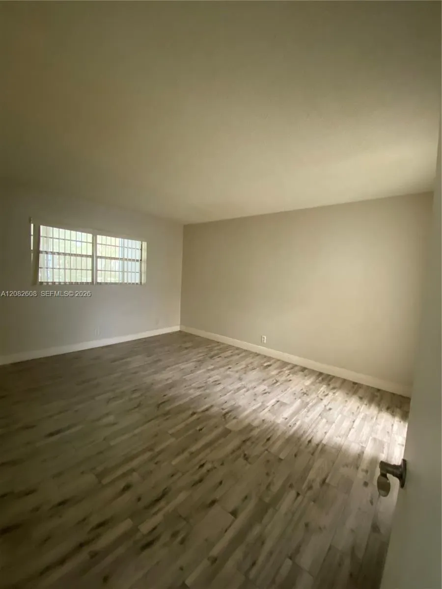5181 W Oakland Park Blvd #112 Lauderdale Lakes, FL 33313