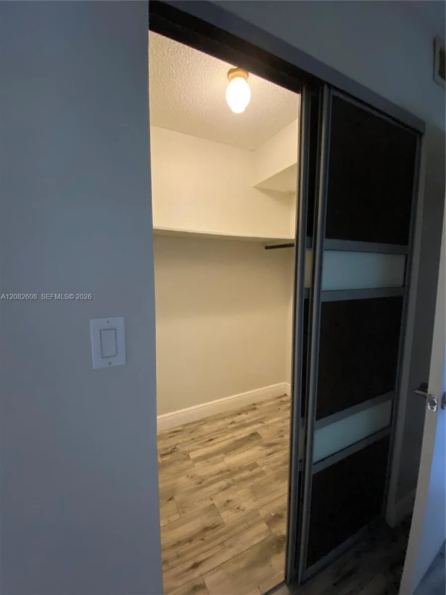 5181 W Oakland Park Blvd #112 Lauderdale Lakes, FL 33313