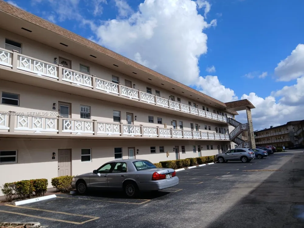 5181 W Oakland Park Blvd #112 Lauderdale Lakes, FL 33313