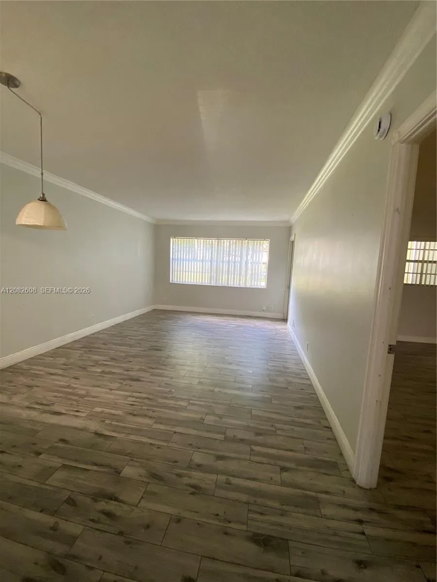 5181 W Oakland Park Blvd #112 Lauderdale Lakes, FL 33313