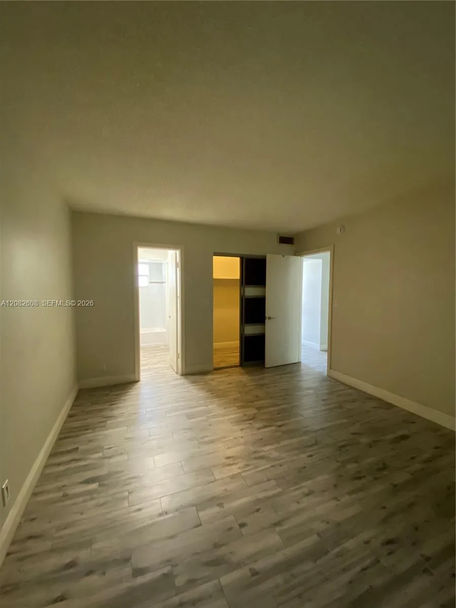 5181 W Oakland Park Blvd #112 Lauderdale Lakes, FL 33313
