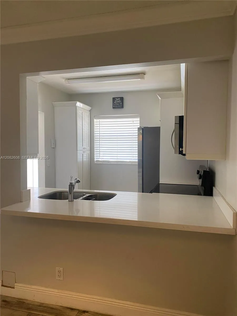 5181 W Oakland Park Blvd #112 Lauderdale Lakes, FL 33313