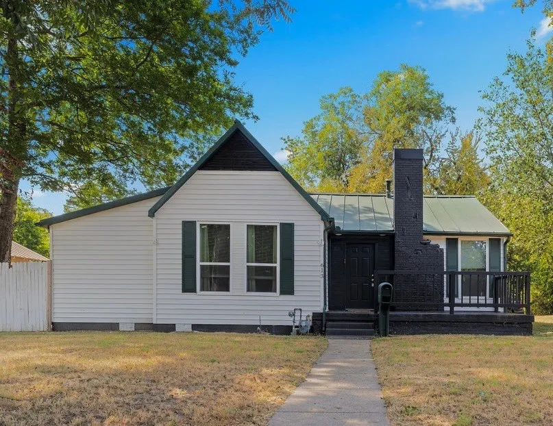 613 Houston Street Sulphur Springs, TX 75482