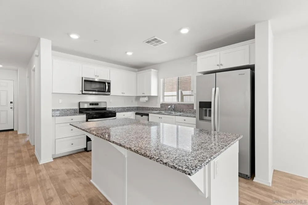 30800 ACAPPELLA DR. Winchester, CA 92596