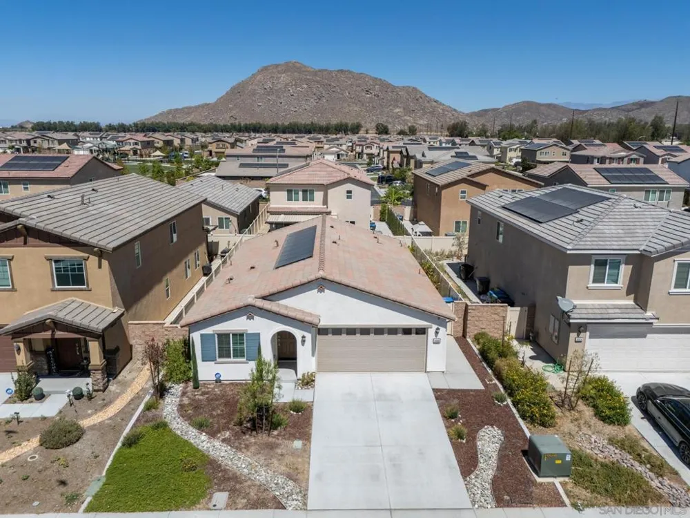 30800 ACAPPELLA DR. Winchester, CA 92596