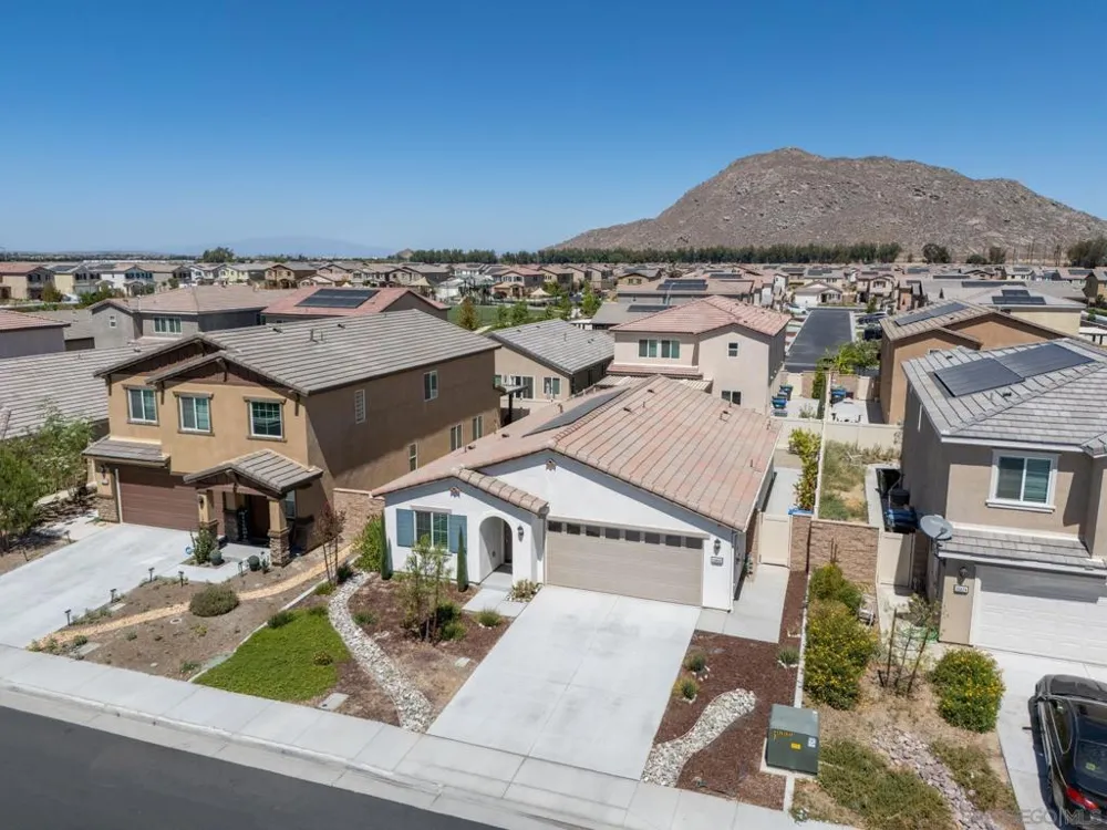 30800 ACAPPELLA DR. Winchester, CA 92596