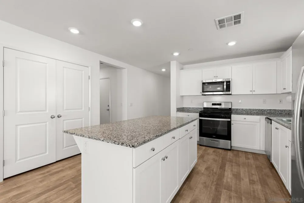 30800 ACAPPELLA DR. Winchester, CA 92596