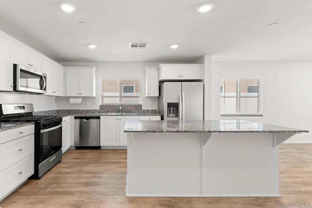 30800 ACAPPELLA DR. Winchester, CA 92596
