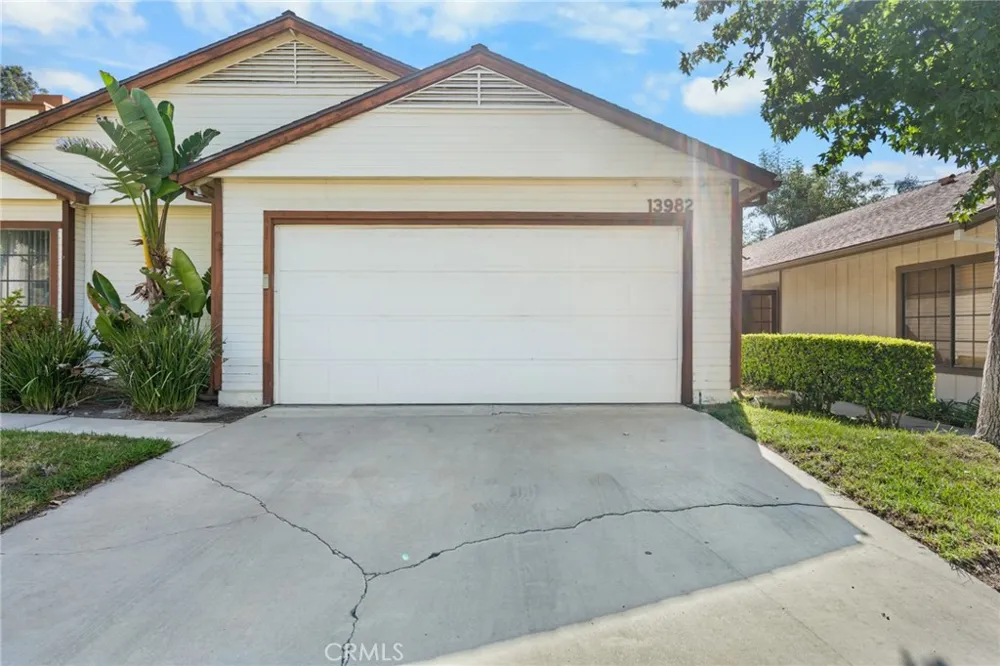 13982 Olive Grove Lane Sylmar, CA 91342