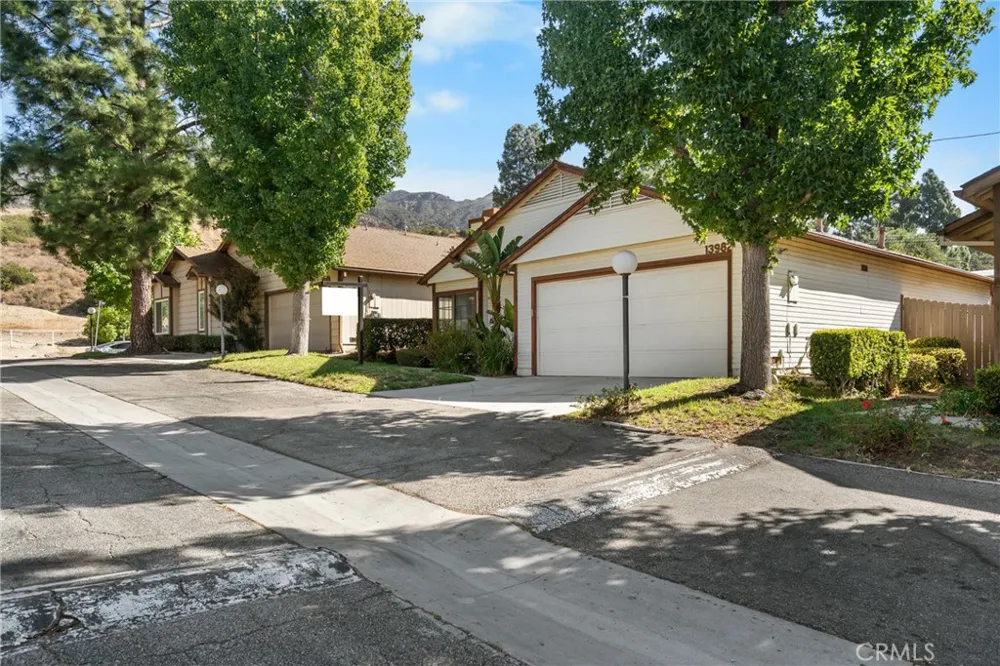 13982 Olive Grove Lane Sylmar, CA 91342