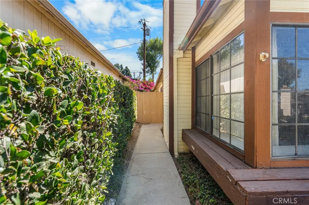 13982 Olive Grove Lane Sylmar, CA 91342