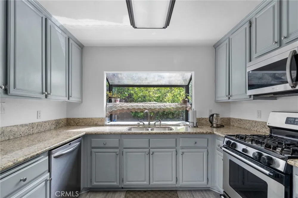 13982 Olive Grove Lane Sylmar, CA 91342