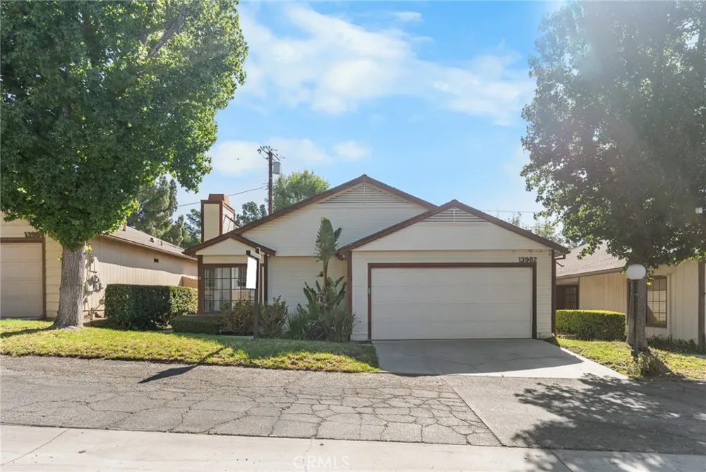 13982 Olive Grove Lane Sylmar, CA 91342