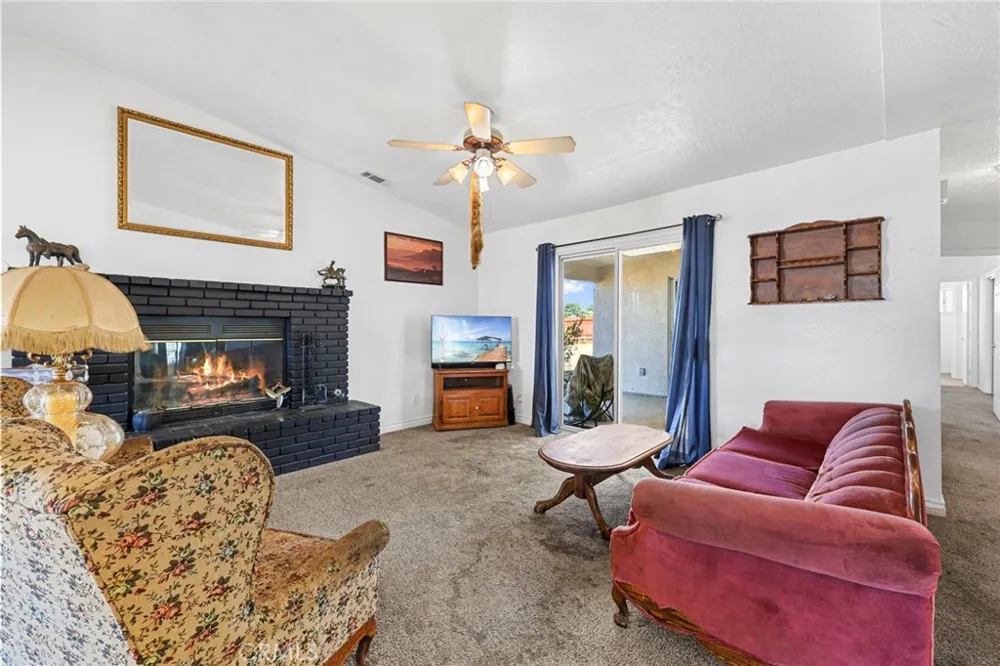 17240 Candlewood Apple Valley, CA 92307