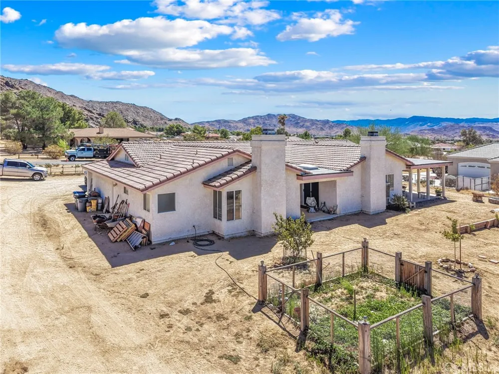 17240 Candlewood Apple Valley, CA 92307