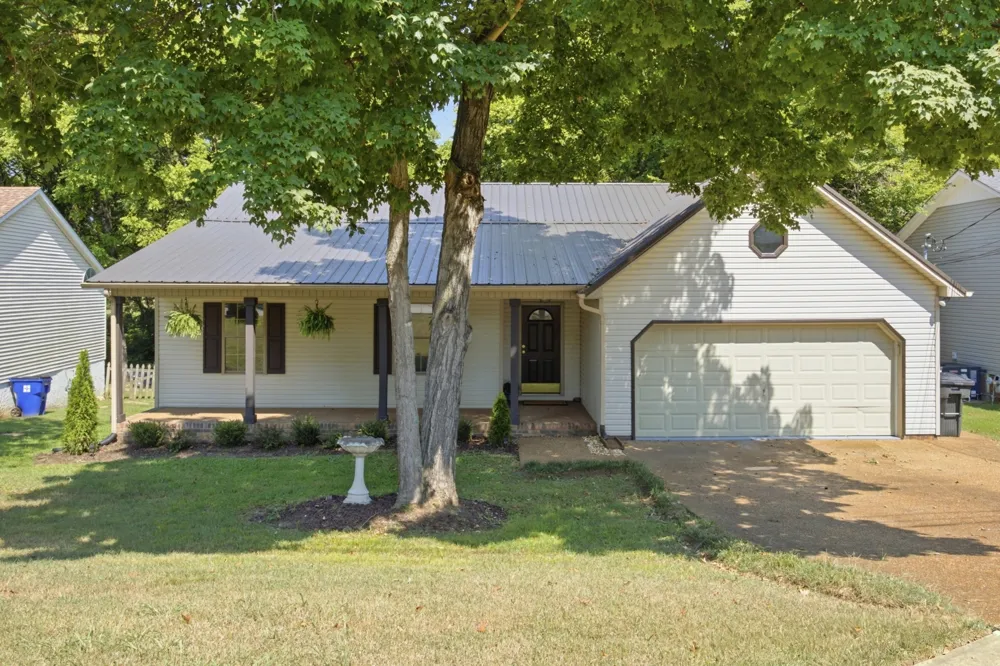 208 Valley Dr Columbia, TN 38401