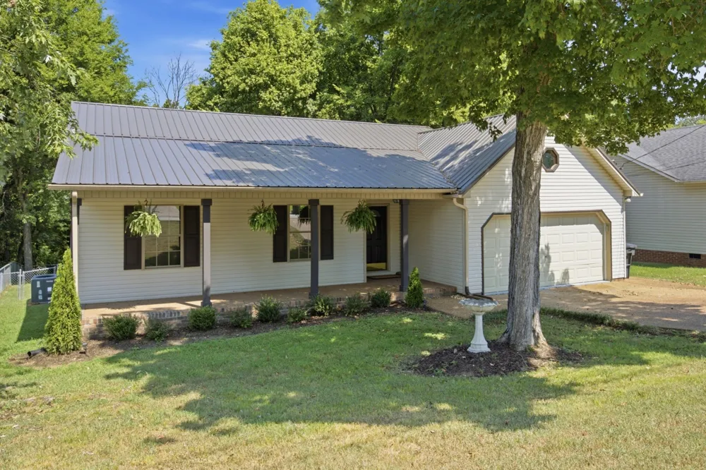 208 Valley Dr Columbia, TN 38401
