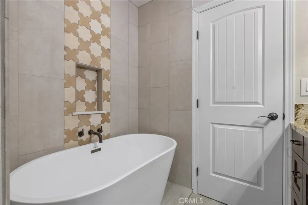 209 S Atwood Court Visalia, CA 93291