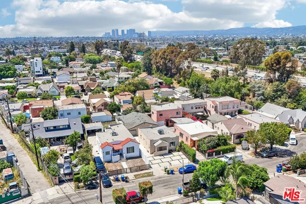 2541 Carmona Avenue Los Angeles, CA 90016