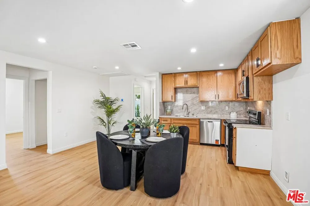 2541 Carmona Avenue Los Angeles, CA 90016