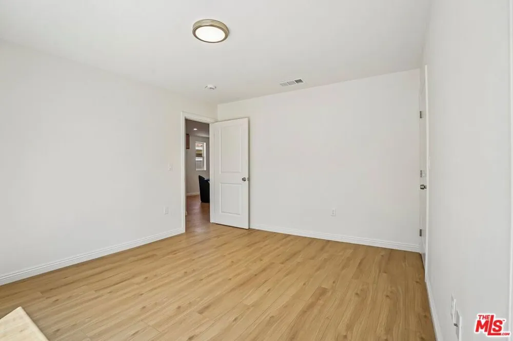2541 Carmona Avenue Los Angeles, CA 90016