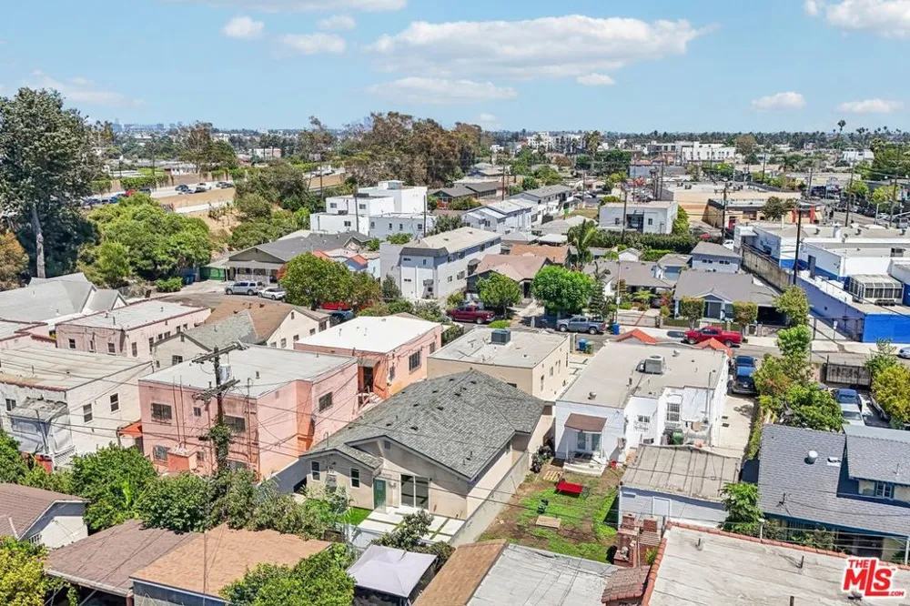 2541 Carmona Avenue Los Angeles, CA 90016