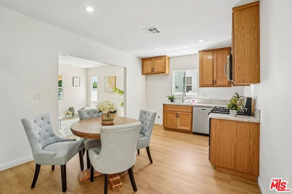 2541 Carmona Avenue Los Angeles, CA 90016