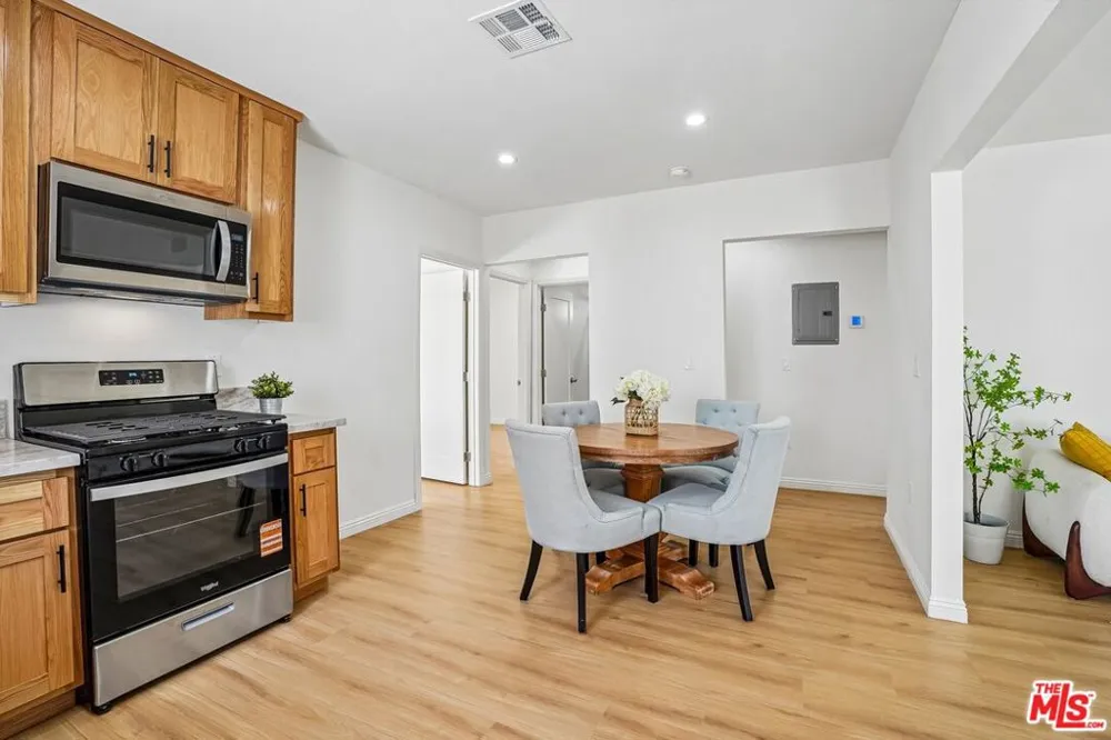 2541 Carmona Avenue Los Angeles, CA 90016