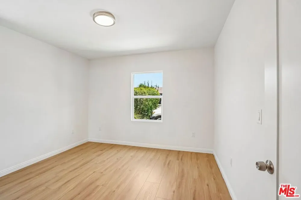 2541 Carmona Avenue Los Angeles, CA 90016