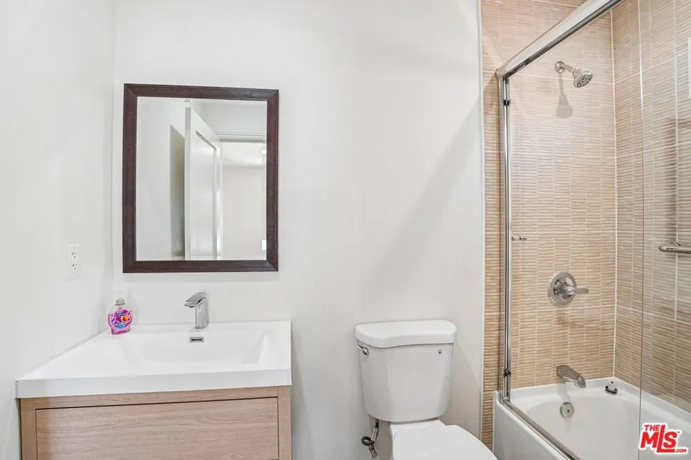 2541 Carmona Avenue Los Angeles, CA 90016