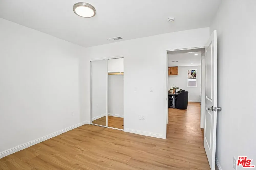 2541 Carmona Avenue Los Angeles, CA 90016