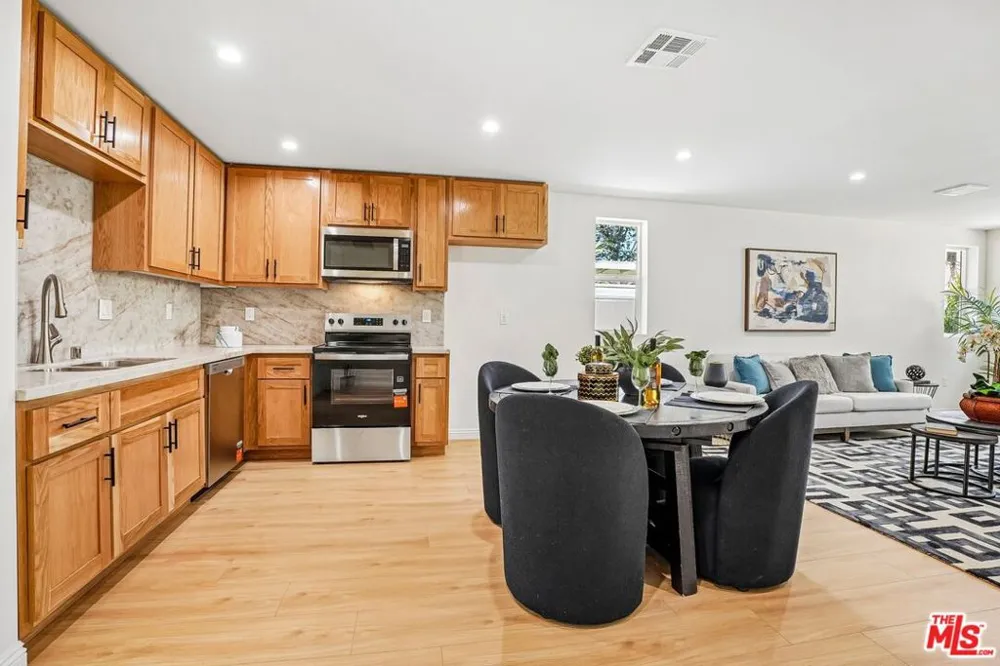 2541 Carmona Avenue Los Angeles, CA 90016